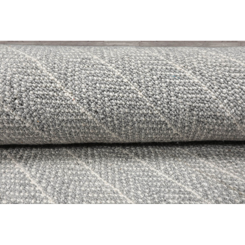 Tapis gris cendré touffeté à la main à motif de chevrons, Carré 5 pi
