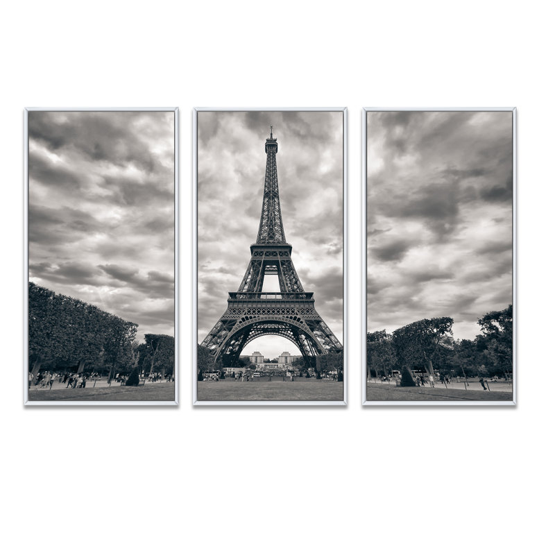 Paris Eiffel Tower Under Dramatic Sky - Photographie de 3 pièces sur toile, H 32 po x l 48 po x P 1 po, Blanc