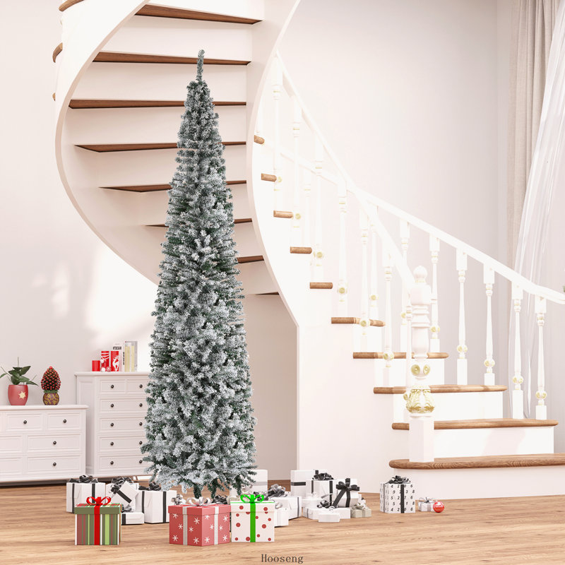 Arbre de Noël mince enneigé 9 pi avec 1014 pointes