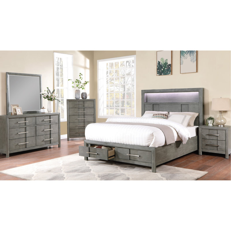 Grand lit gris avec structure en bois et tête de lit innovante