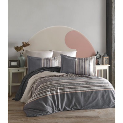 Quiltisse Bedspread with Pillowcases Included