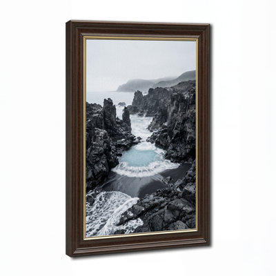 Art mural sur toile de côte rocheuse foncée avec eau turquoise