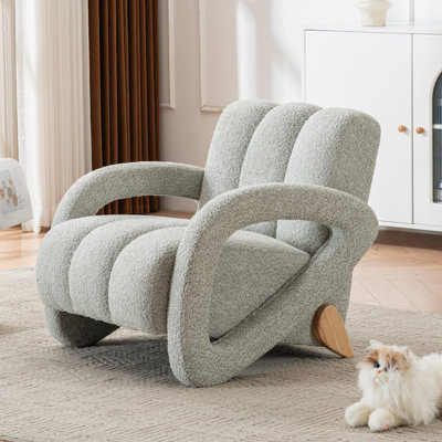 Fauteuil rembourré capitonné avec pieds en bois massif