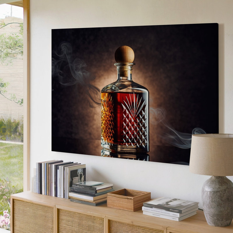 Toile, une magnifique bouteille de whisky en verre subtilement embossée avec un losange, H 30 po x l 40 po