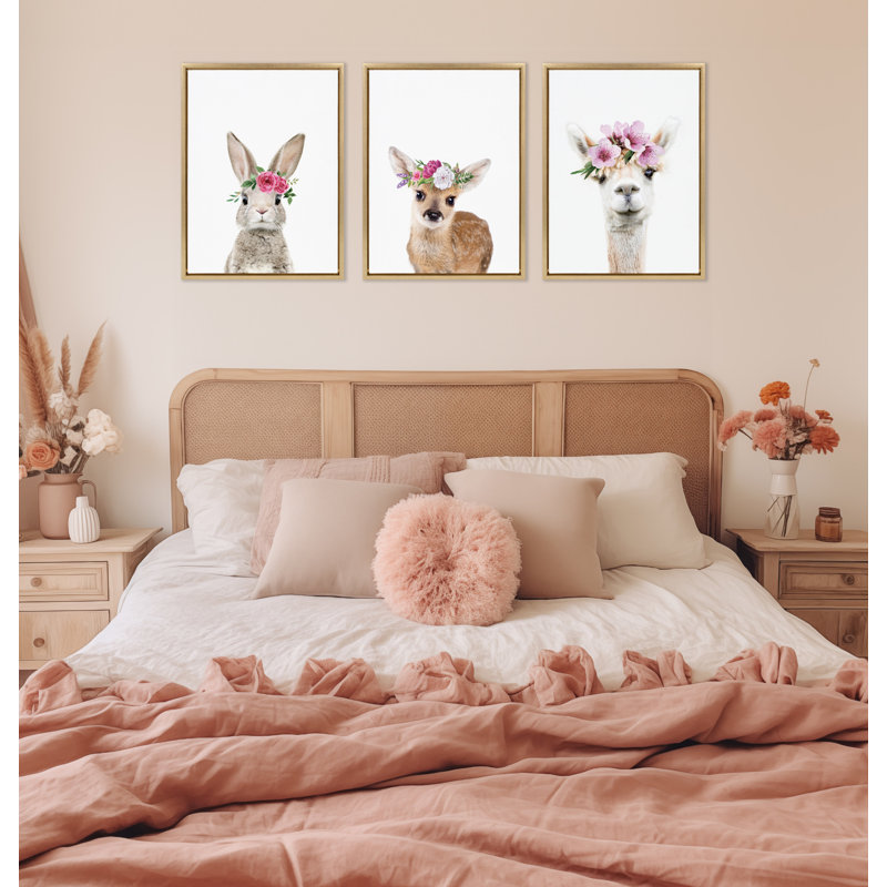 «Flower Crown Alpaca» par Amy Peterson, reproduction d'art sur toile encadrée