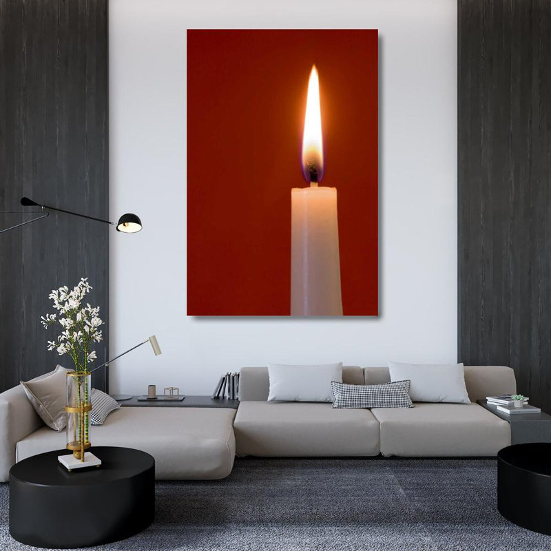Hokku Designs, Kaveney, Wendy, art sur toile tendue sous le titre «Burning candle» sur fond rouge, H 48 po x l 33 po