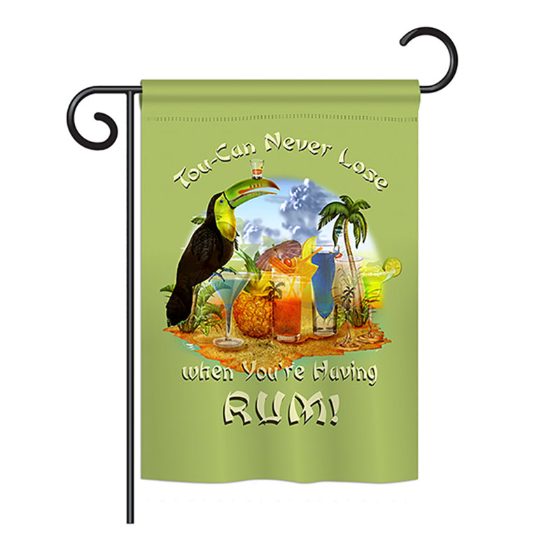 Le toucan ne perd jamais joyeuse heure et boisson. polyester de 2 côtés 19 po x 13 po drapeau de jardin
