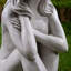 Statue de jardin en résine pensant une dame