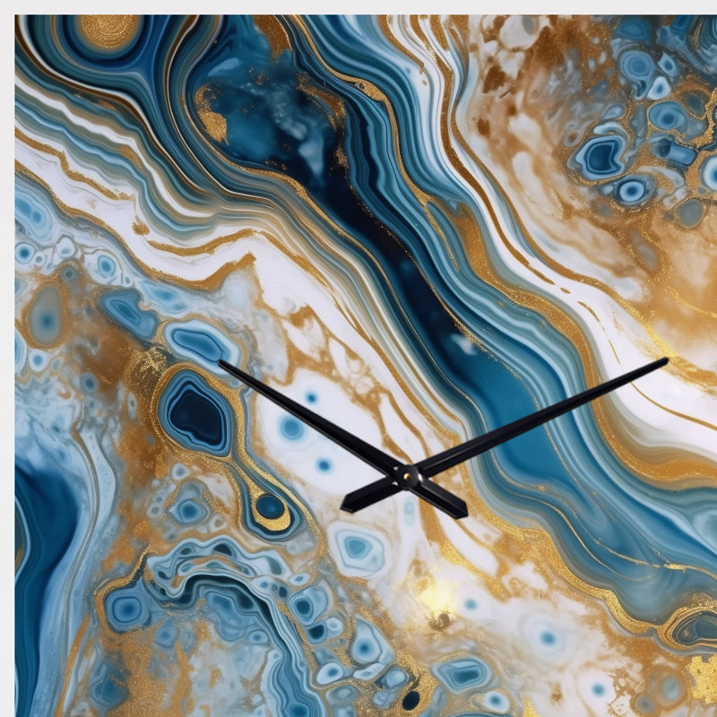 Blue and White Marble Dreams - Horloge murale abstraite de forme unique en métal, impression d'horloge murale moderne de forme libre