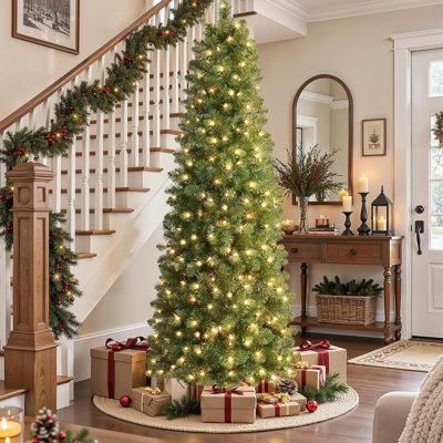 Sapin de Noël artificiel élancé de 1,80 m, pré-illuminé avec des lumières blanc chaud, idéal pour la maison, les appartements et la décoration des fêtes.