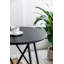 Table d'appoint et deux sièges noirs escamotables