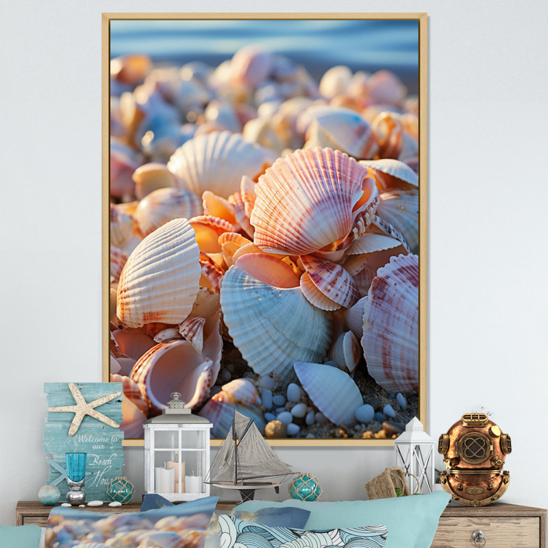«Beach Photo Sunlit Shells I», reproduction sur toile, L 12 po x H 20 po, Cadre naturel flottant