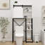Étagère blanche de salle de bain au-dessus de la toilette. Optimisez l'espace. La porte de grange coulissante dissimule des articles. Tablettes réglables pour tablettes pratiques - blanc. Économisez de l'espace et restez bien rangé. Armoire avec rangement supplémentaire.