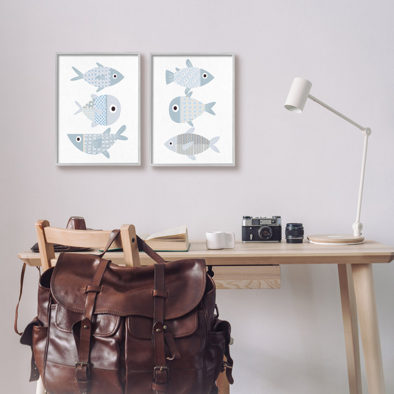 «Whimsical Blue Patterned Fish» par Kim Allen - ensemble de 2 impressions sur bois, H 14 po x l 22 po x P 1,5 po