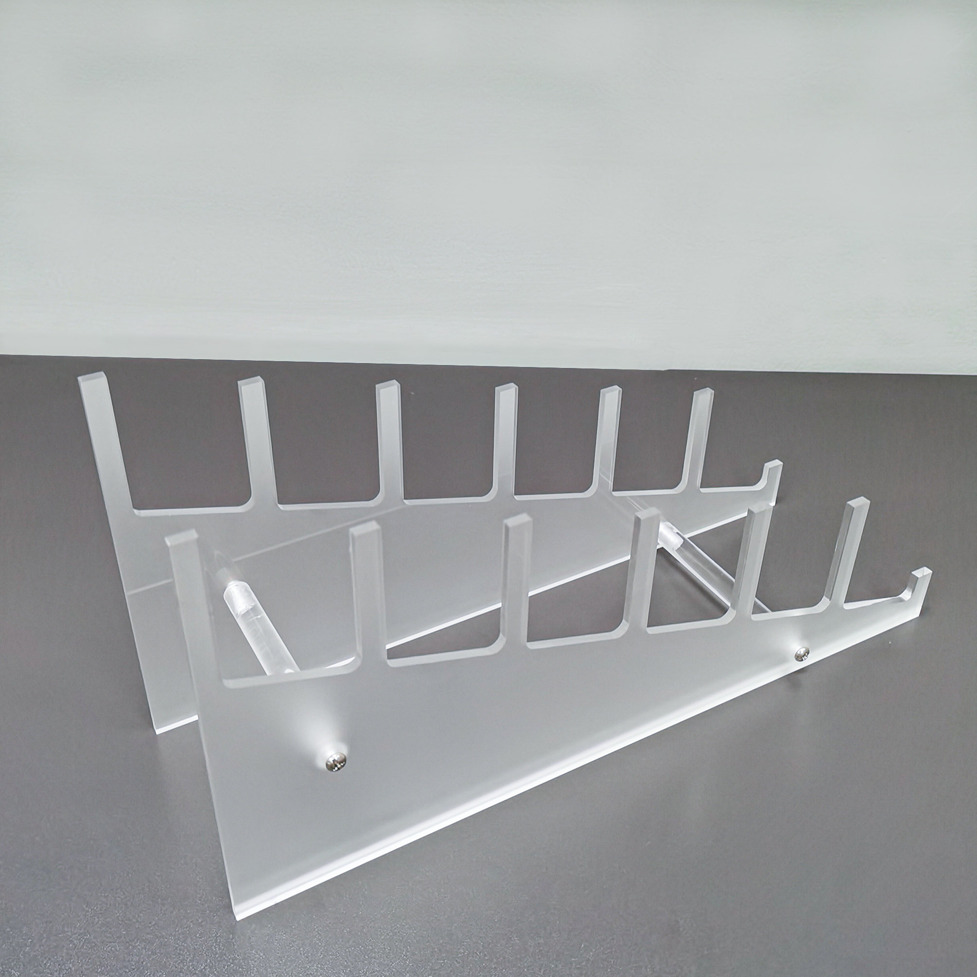 https://assets.wfcdn.com/im/78927303/compr-r85/2269/226900529/large-multiple-plate-display-rack-frost-holder.jpg