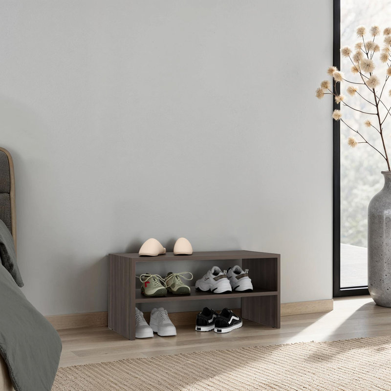 Range-chaussures compact et moderne, 23,6 de largeur, trois tablettes ouvertes, panneau de particules noir, idéal pour les espaces bondés avec rangement à dessus plat, nettoyage rapide