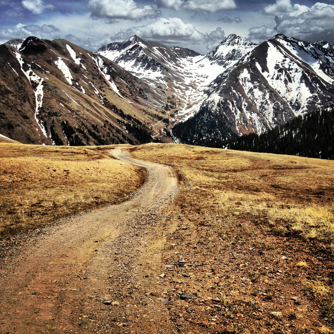 Berglandschaft Straße von Amygdalaimagery - Leinwandbild