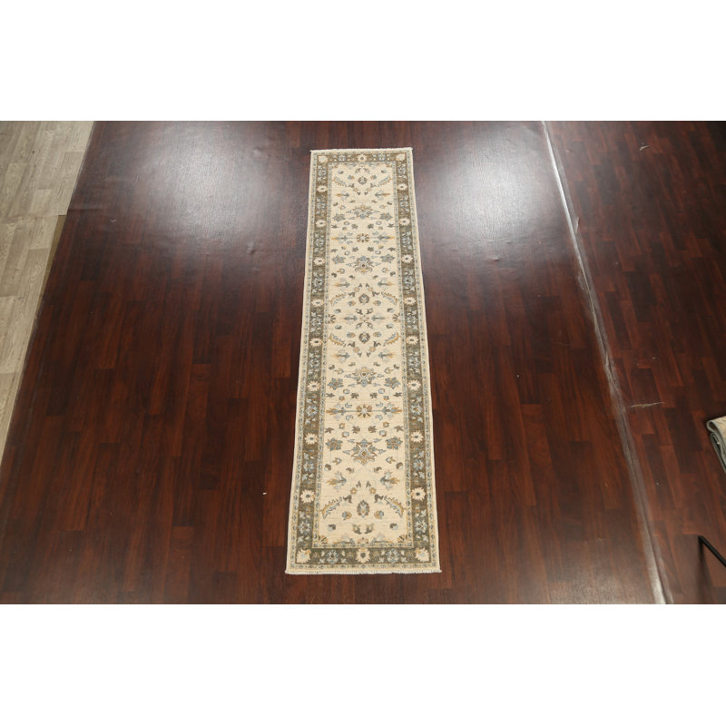 Tapis de couloir unique en laine noué à la main de style nouvel âge 2 pi 7 po x 10 pi 0 po ivoire / vert rouille