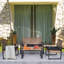 Mobilier de balcon extérieur 4 : Table de jardin en bois, confortable et élégante, plateau en bois brun, construction