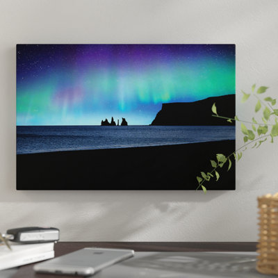 «Vik Under Lights» par Philippe Sainte-Laudy, reproduction de photo sur toile