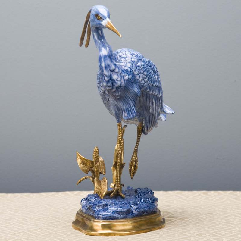 Figurine en porcelaine bleue avec aigrette et bronze