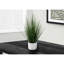 Plante Mcfadden en fausse herbe en pot de ciment