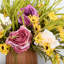 Arrangement floral de pivoine de campagne artificielle avec panier pour porte d'entrée murale