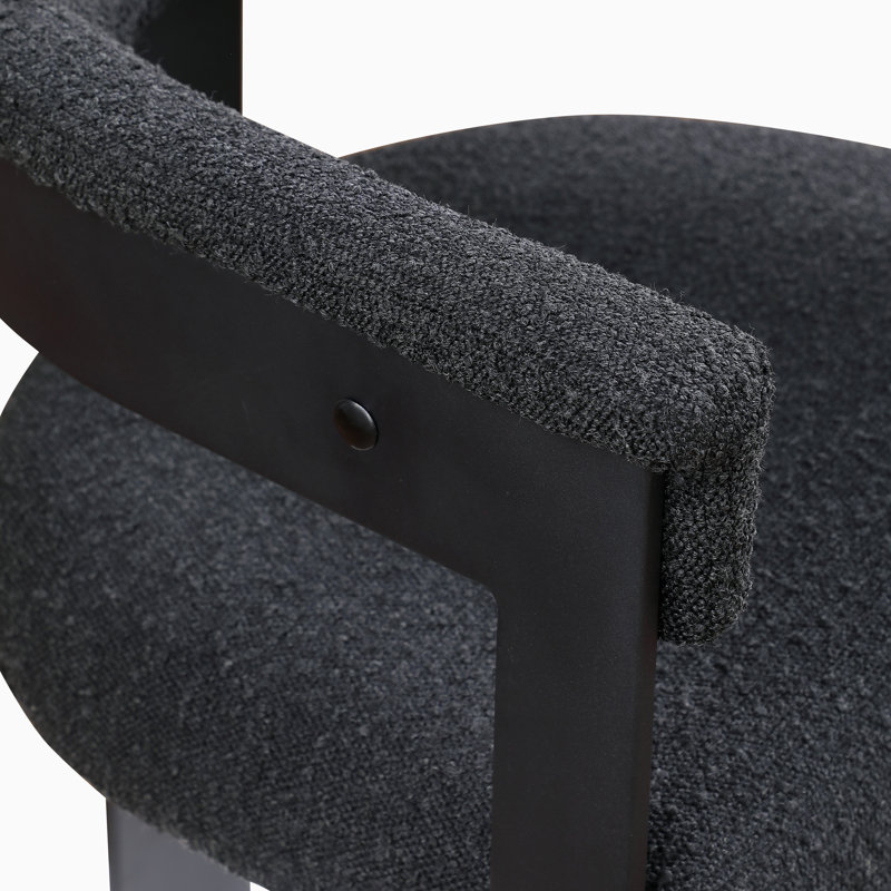 Chaise avec accoudoirs sans dossier rembourrée Romeo, Thermolaquage noir mat, Tissu bouclé noir