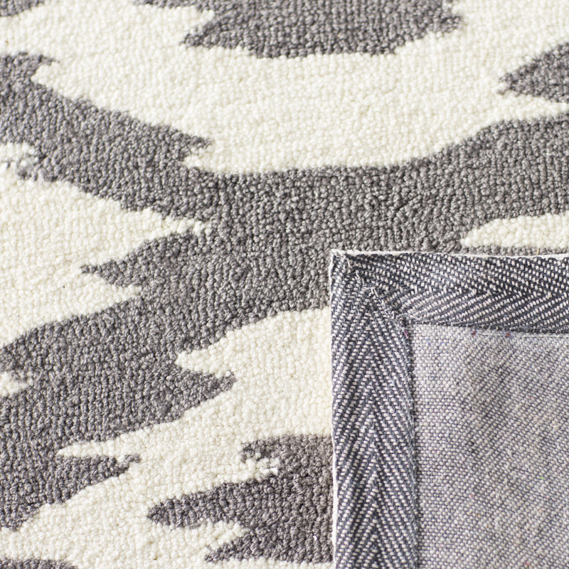 Tapis gris doux / blanc, Rectangle 7 pi 6 po x 9 pi 6 po