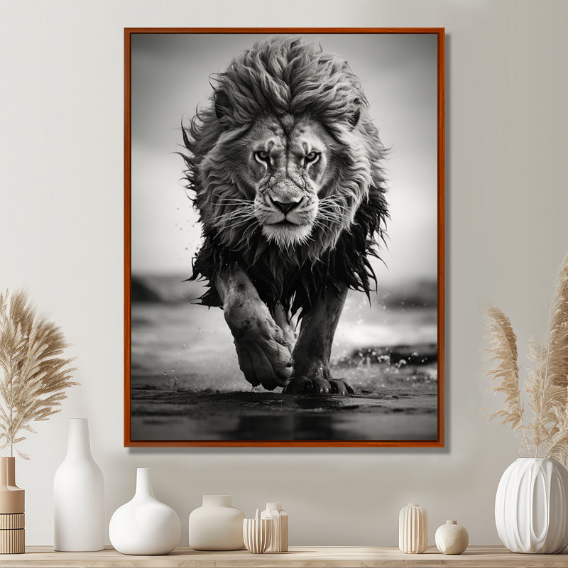 Lion noir et blanc qui court en Afrique - Art mural grand lion, H 44 po x l 34 po, Brun