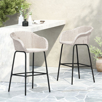 Faux extérieur gris de 2, conception tout-en-un avec design ergonomique, tissage artisanal, hauteur de siège de 29,50 po pour les barres, cadre moderne en fer noir, repose-pieds confortable de 12,50 po