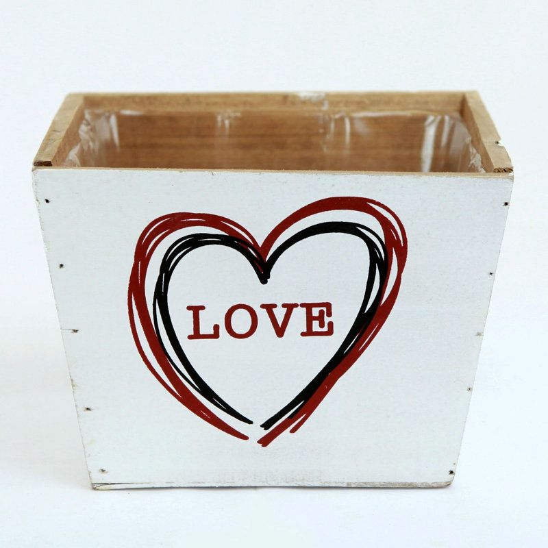Boîte à fleurs blanche avec cœur rouge et motif «Love»