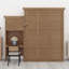 Lit escamotable avec plusieurs tablettes de rangement et décoration à persiennes-432610627