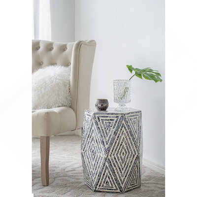 16 x 14 x 18 po, tabourets de jardin hexagonaux, table d'appoint unique Capiz, noir / blanc