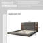 Lit plateforme tapissier de plancher avec tête de lit en bois allongée et tablette de chevet sans sommier-109636237