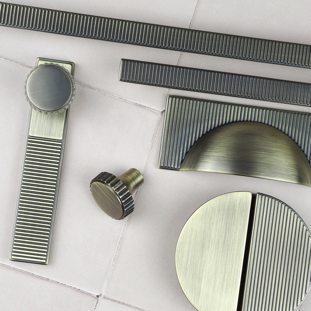 Antique Brass Ribbed Handle Collection & Coordinating Knobs