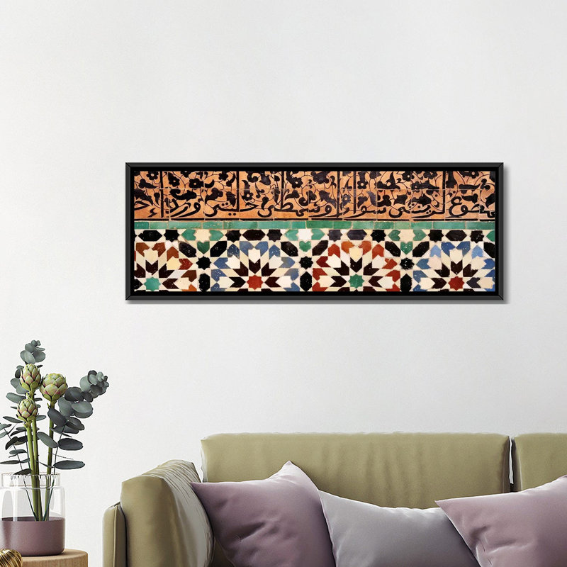 Gros plan sur un mur, Medrassa Ben Youssef, Marrakech, Maroc par Panoramic Images - reproduction de photo sur toile