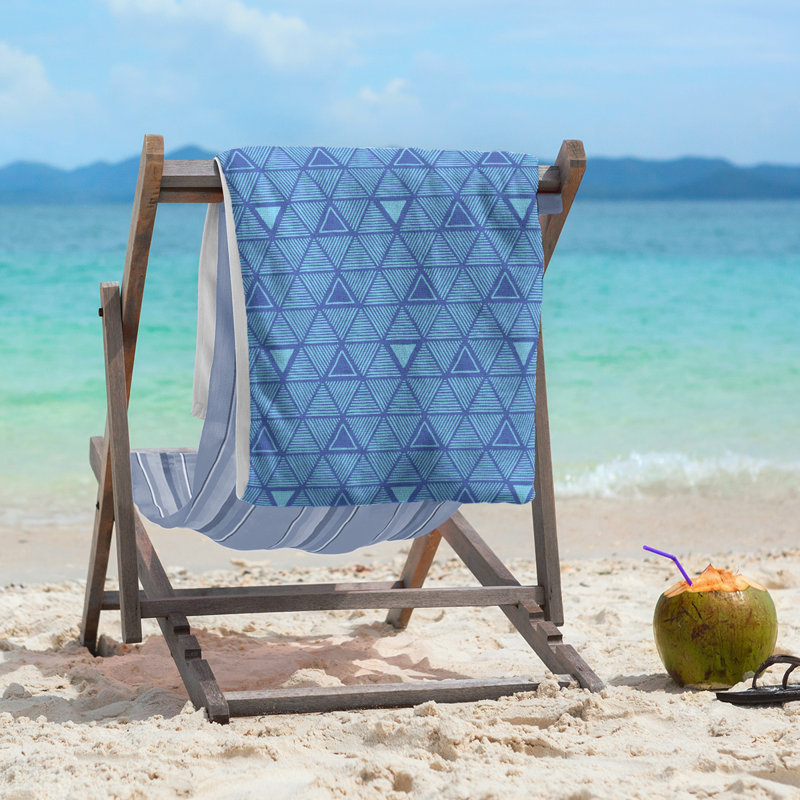 Serviette de plage classique à motif de triangles dessinés à la main, Pigeon / bleu ciel