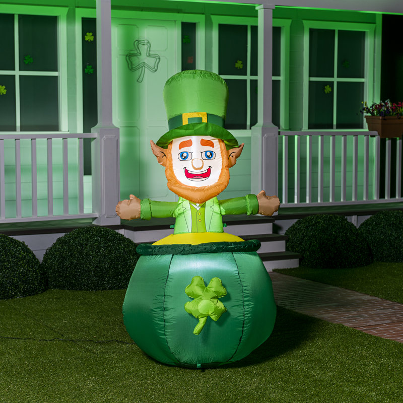 Leprechaun dans un chaudron gonflable