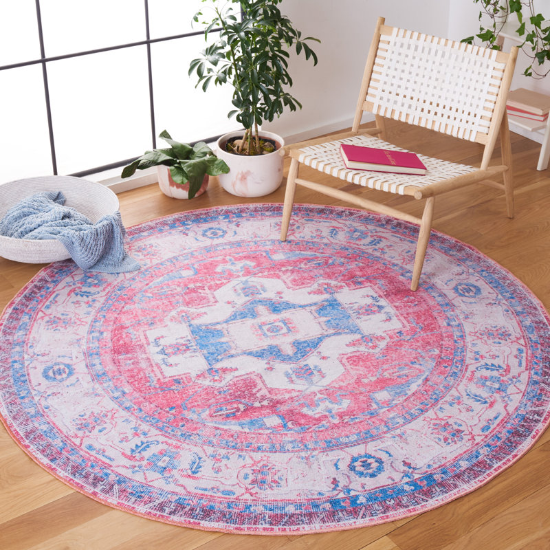 Serapi Performance Machine Washable Oriental Rug, Round 6'7"