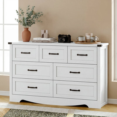 Commode à 7 tiroirs de 57 po de largeur, armoire de rangement moderne en bois, commode anti-basculement avec poignées en métal pour le bureau à domicile et le vestibule