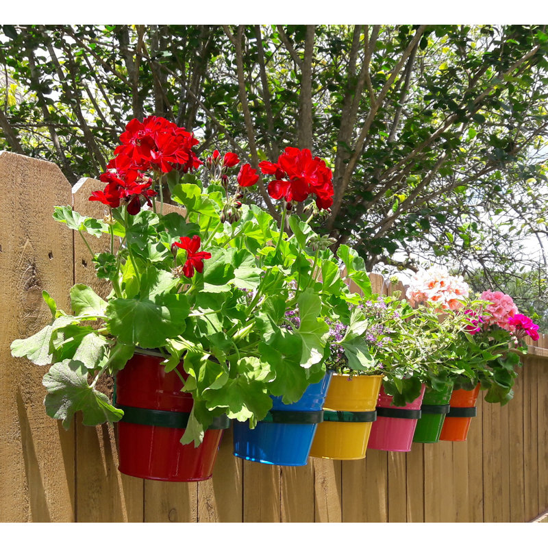 Ensemble de deux pots à fleurs en acier émaillé Serra avec support en fer Serra, Safran