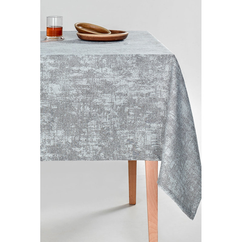 Nappe gris clair, 100% polyester, 59,1 po x 102,4 po | Aucun repassage requis, nettoyage facile | Lavable à la machine à 86-104 ° F | Parfait pour la salle à manger, les fêtes et les événements, design élégant et durable