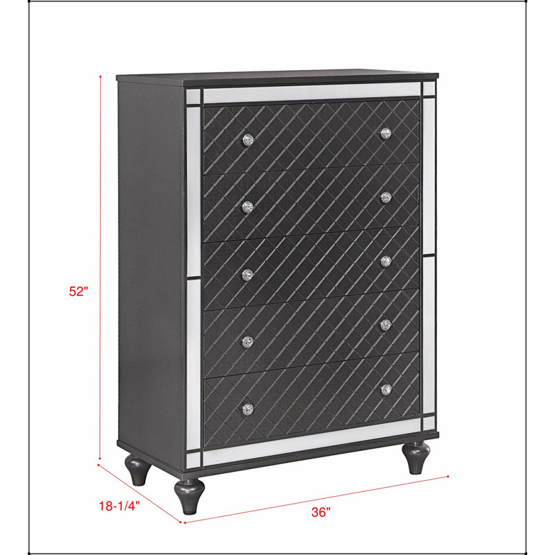 Commode 5 tiroirs Glam de style contemporain avec placage miroir, pieds fuselés et finition grise pour le rangement dans la chambre