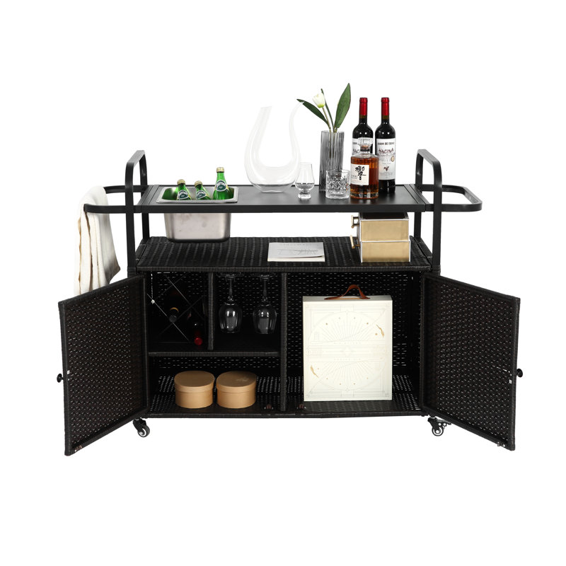 Table de bar d'extérieur: un chariot de bar en osier avec une armoire., Noir