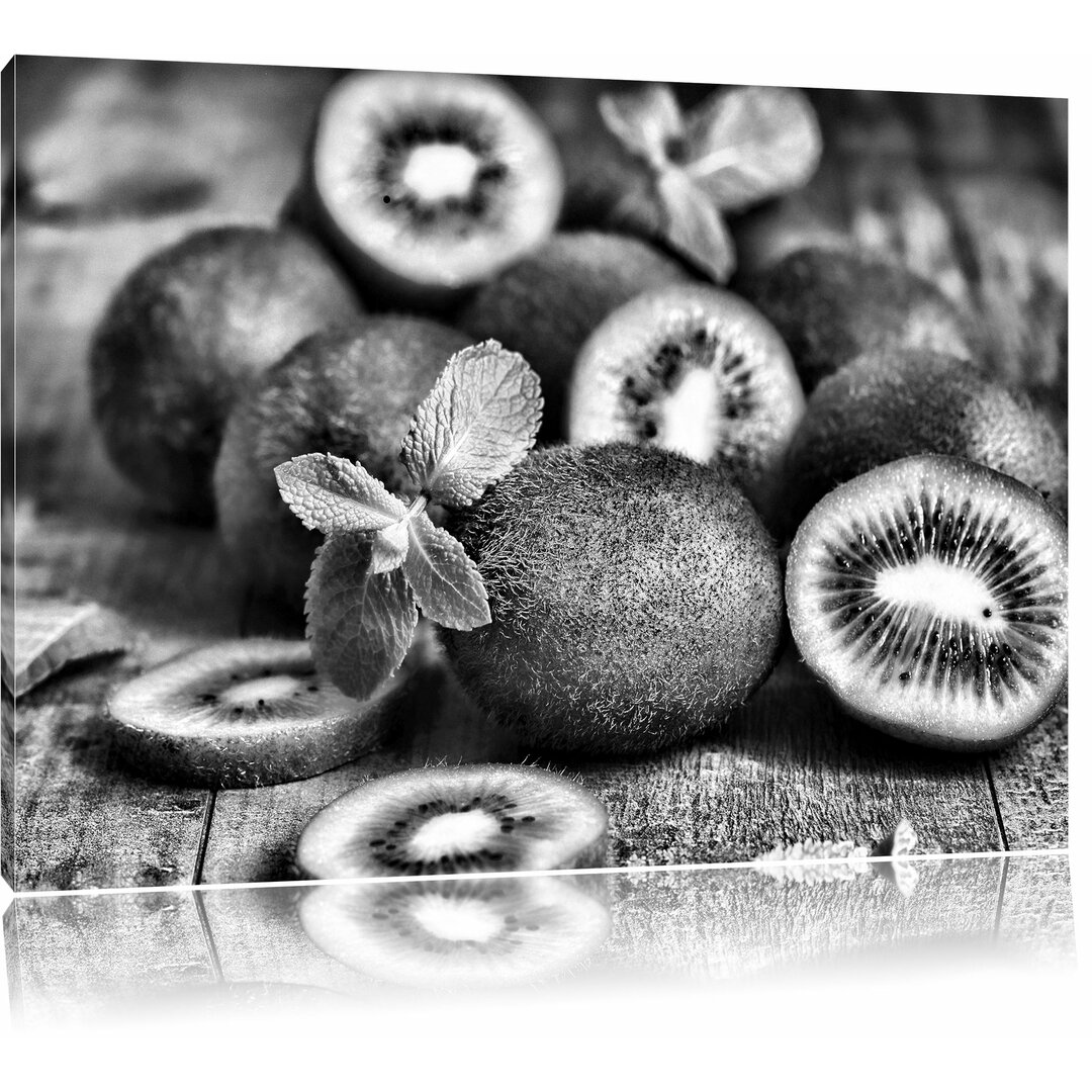 Leinwandbild Appetitliche Kiwis auf Holztisch in Monochrom