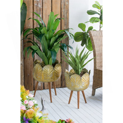 Ensemble de 2 jardinières en métal avec pieds en bois, L: P 18,5 x 23,5 po: P 15,7 x 20 po