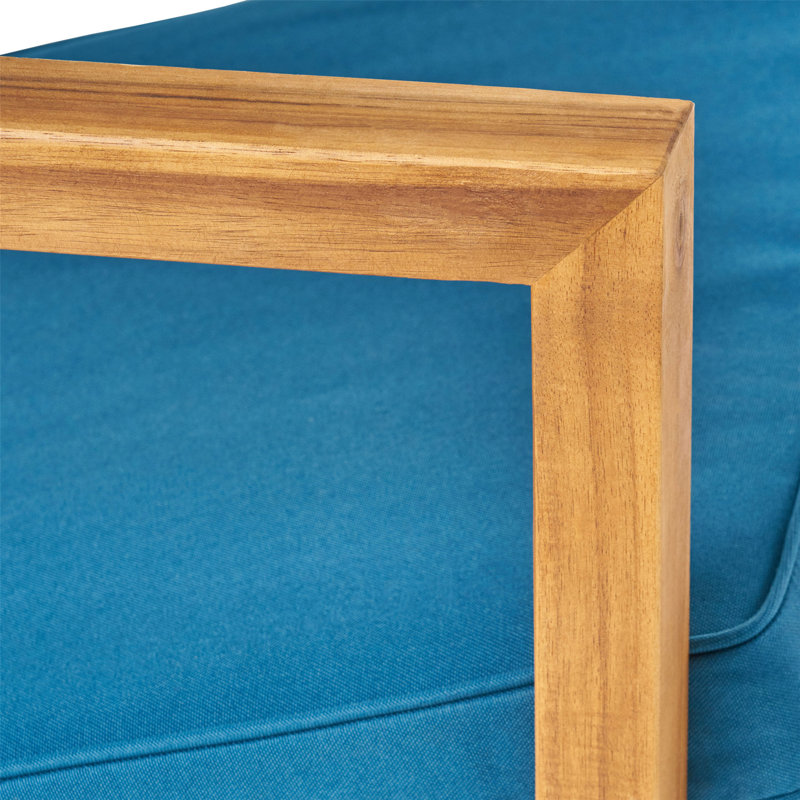 Chaise avec une petite table pour l'extérieur