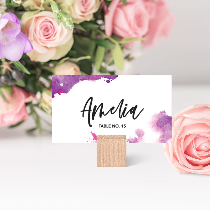 Cartes de place ombrées roses, mauves et aquarelles pour tables de fête de mariage