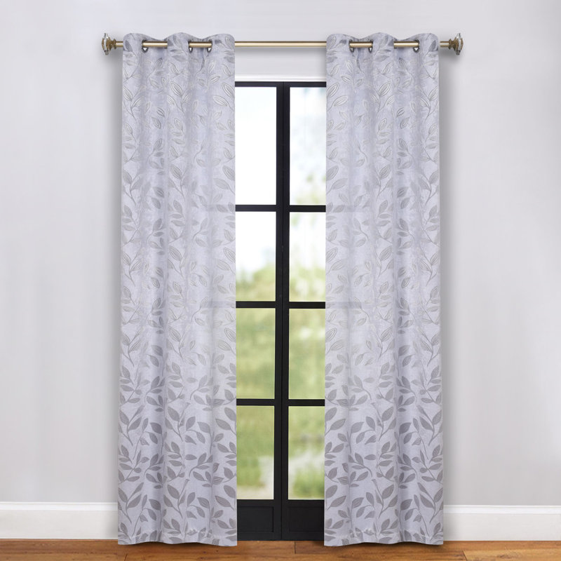 Finklea 100% Polyester Floral Room Darkening Grommet Curtain Panels, l 42 po x L 96 po, Argenté / argenté